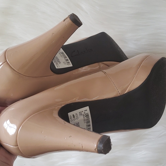 Clarks Nude Heels - Picture 8 of 8
